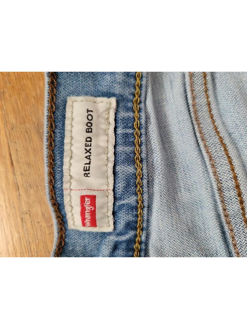 Wrangler Jeans Mens 36 X 32 Relaxed Boot Western Stretch Medium Wash Blue Denim - Picture 8 of 9